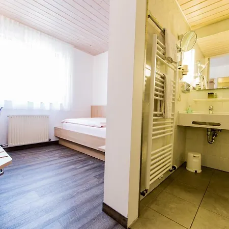 Penzion Gaestehaus Zur Post 3*